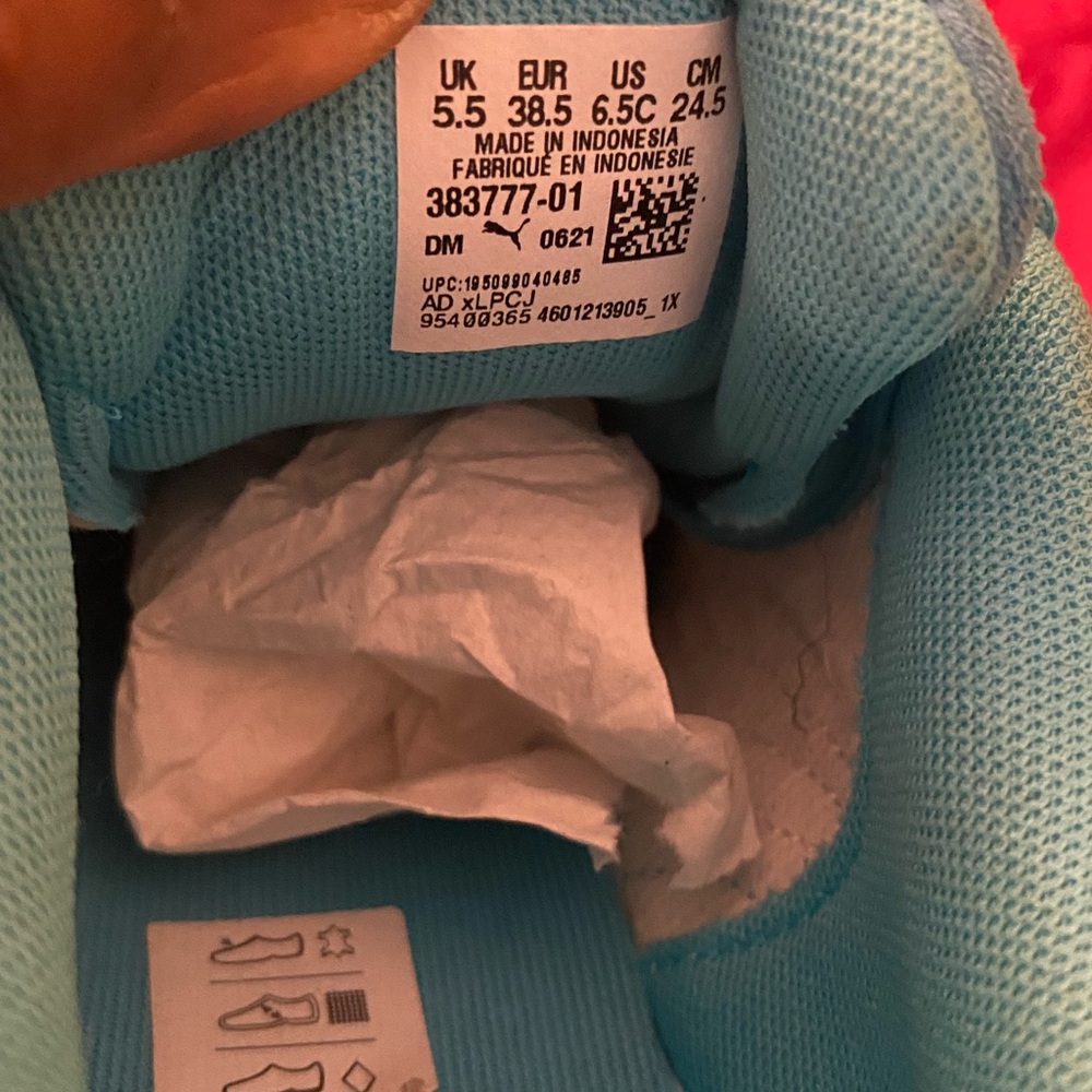 New Puma  suede Sneakers - Aqua and White 6.5 youth - Picture 2 of 5